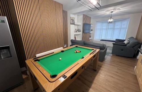 Newcastle-upon-Tyne House | Numero Venti Aparthouse wifi parking Hot Tub