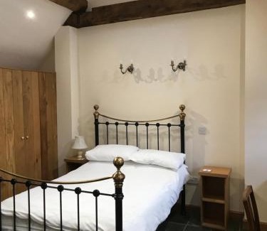 Measham House | Nuneaton - Cottage - Sleeps 2 - Parking - Garden