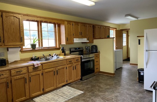 Mineville House | nwaterfront 3 bedroom house in central location
