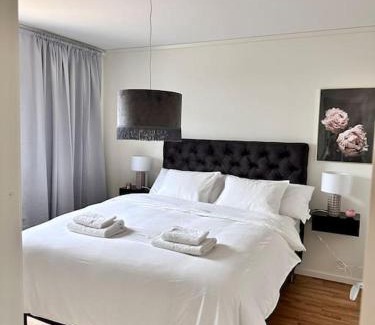 Dvarsatt Villa | Nybyggd villa med sjönära läge