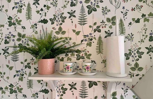 Storlinge Apartment | Nybyggt boende nära hav och natur.