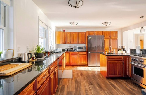 Cornwall House | NYC Getaway - Woodbury Commons, Storm King, Skiing