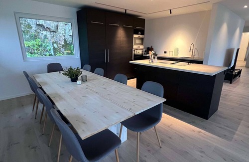 Kjpmannskjr House | Nyoppusset Enebolig med Nydelig Utsikt