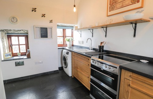 Llanfachraeth Cottage | NYTH Y WENNOL, romantic, character holiday cottage in Llanfachraeth