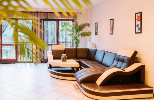 Tropie Hotel | Ośrodek Szkoleniowo Wypoczynkowy ROŻNÓW