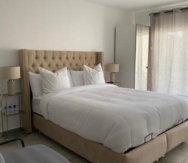Bourg-Saint-Andeol Bed & Breakfast | O Bain Soleil