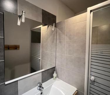 Barriere Saint Marc Apartment | O'Vincent du faubourg I Parking I Wifi I TV