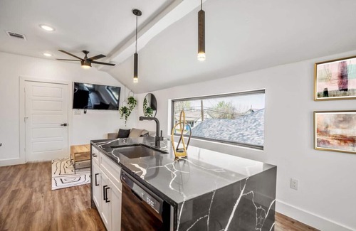 East Downtown Houston House | O4 -B · The O'Four, Eado Retreat - Unit B