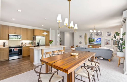 Makaha Valley House | Oahu Family cabin Oceanview and Beach Fun