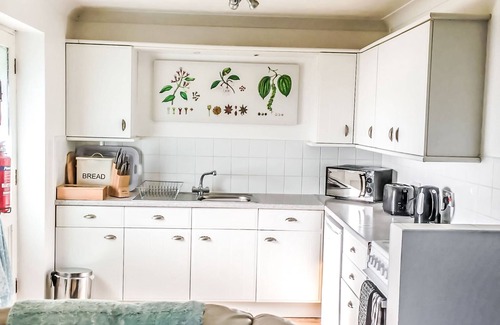 Henfield House | Oak Cottage by Interhome