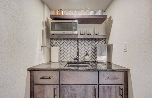 Woodmoor Apartment | Oak Hills Loft! King Workspace w Scenic Views
