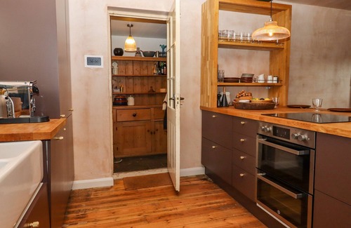 Hastings Cottage | OAK MEADOW, pet friendly, character holiday cottage in Westfield
