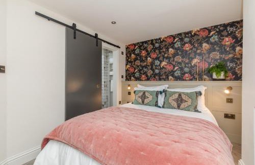 Hurstpierpoint Apartment | Oak Rooms, Historic Charm and Luxury in Hurstpierpoint High Street