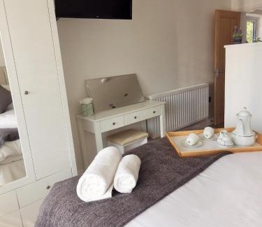 Swadlincote Apartment | Oak Tree Annex Keppel Gate B & B