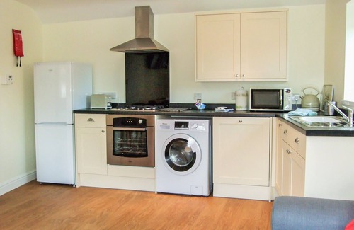 Leven Cottage | OAK TREE COTTAGE, pet friendly, country holiday cottage in Beverley