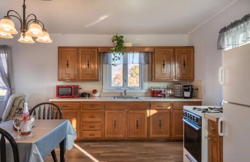 Cedarhurst House | Oakbend Cottage | 2 Bed, 1 Bath