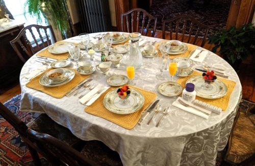 Halfmoon Bed & Breakfast | Oakcliff Bed and Breakfast