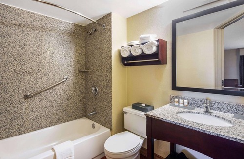 Oakland Hotel | Oakland Airport Arena Hotel