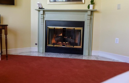 Plum Bed & Breakfast | Oakmont Inn