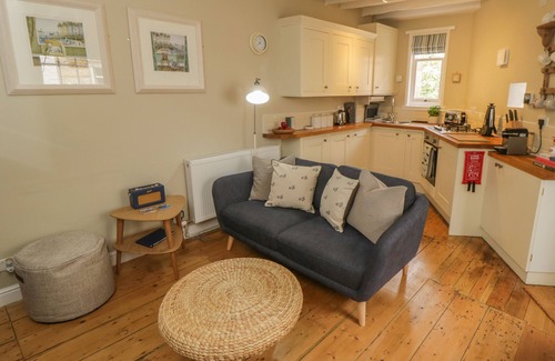Robin Hood's Bay Cottage | OAKRIDGE COTTAGE, pet friendly, with open fire in Robin Hood's Bay