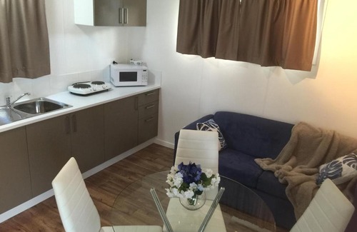 Oakey Hotel | Oakridge Motel Tourist Park