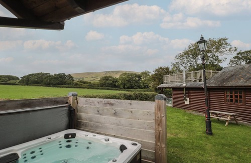Swanage Cottage | OAKS, family friendly, with hot tub in Swanage