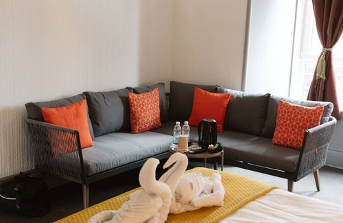 Paisley Bed & Breakfast | Oakshaw Guesthouse - Cozy Double Room in a Central Location. Room 3