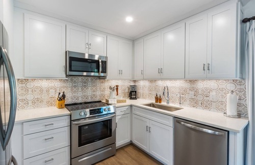 Anna Maria House | OASIS! 2min walk to Gulf,3 Kings/Twin Bunk,Salt Pool/Spa,Golf,6 Bikes,2 Hammocks