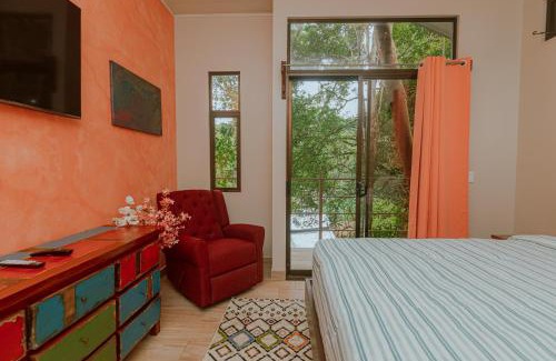 Valle Pura Vida Bed & Breakfast | Oasis Diverse Adult Retreat