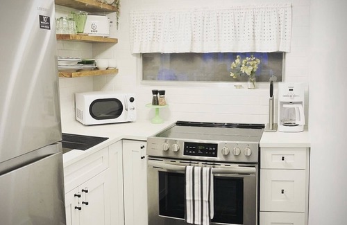 Poinciana Park House | Oasis near Beach+Downtown