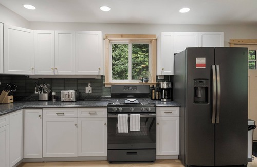 Alanson House | Oasis on 10 acres, mins to Boyne