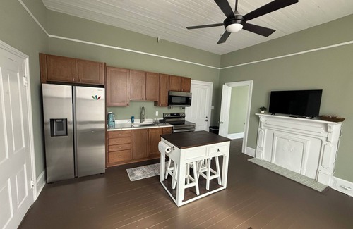 Americus Apartment | Oasis Retreat nCharming, newly renovated 1/1 in the heart of downtown