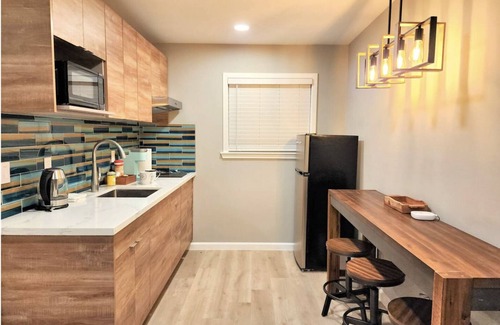 North Lakeport Apartment | Oasis to Love - On the Lake/Pier/Full Kitchen Lakeport Room #7