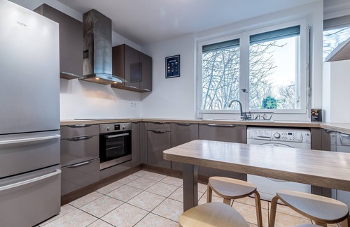 Villejuif Apartment | Oasis Urbaine for 8 Near Paris