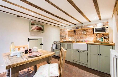 Faversham Cottage | Oast Barn Cottage by Bloom Stays - 2 guests in 1 bedroom