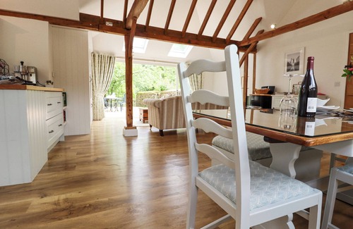 Five Oak Green Cottage | OAST COTTAGE, with a garden in Hadlow
