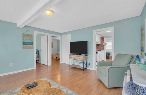 Point Pleasant Beach House | OCE222L | 1st Flr 2BR 1 ba Unit, on site parking, beachside location! by Shore Points Vacations