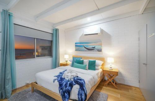Quinns Rocks House | OCEA84 - Quinns Beach Shack: Ocean Views