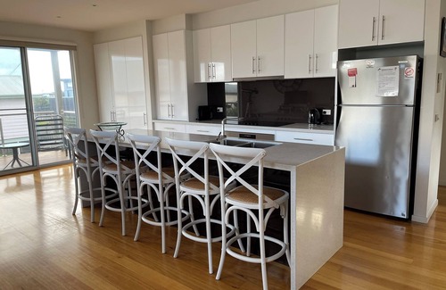 Smiths Beach House | Ocean 7 - Modern Family Home