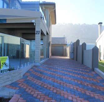 Glentana Apartment | Ocean at doors step
