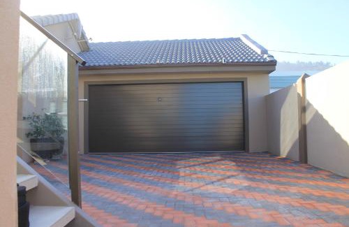 Glentana Apartment | Ocean at doors step