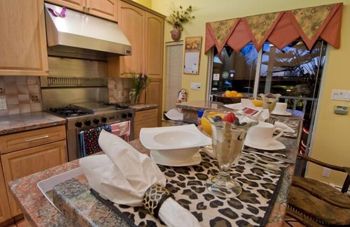Lower Lonsdale Bed & Breakfast | Ocean Breeze B&B