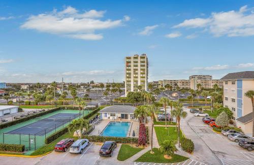 Cocoa Beach Apartment | Ocean Breezes