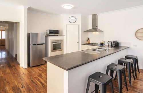 West Busselton House | OCEAN DAZE - Unwind Close to the Beach & Jetty
