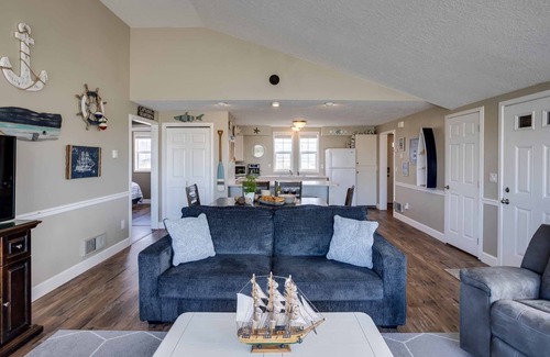Bayshore House | Ocean Front 2BR, 2BA Home! Dog Friendly! Walk Out to the Ocean!