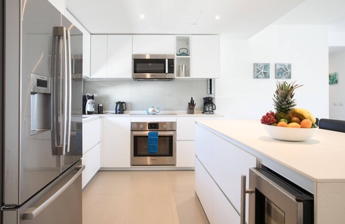 Beacon Hill Condo | OCEAN FRONT 3 BEDROOM PENTHOUSE UNIT. STAY IN LUXURY.