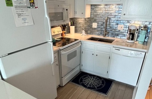 South Rehoboth Condo | OCEAN FRONT CONDO. ENJOY YOUR MORNING COFFEE SITTING ON YOUR PRIVATE BALCONY WATCHING THE SUNRISE.