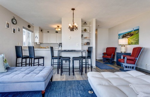 Eddyville Condo | Ocean Front Condo, View of Lighthouse, Walk to Everything, Nye Beach!