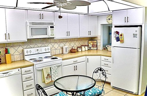 Cocoa Beach Condo | Ocean front Condo with private beach access.