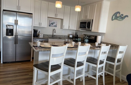 Hampton Condo | Ocean front condo with beautiful beach view furnished family vacation condo.